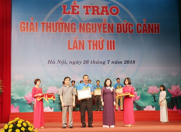 Gương sáng công nhân ngành điện ảnh 2