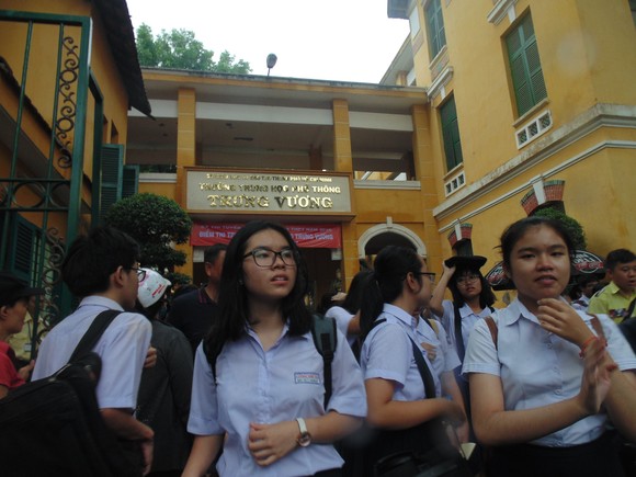 Kết thúc ngày thi đầu tiên tuyển sinh lớp 10: 543 thí sinh bỏ thi không lý do ảnh 1