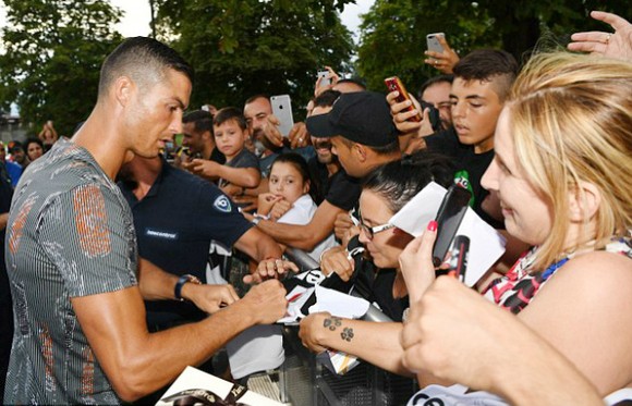 CR7 tập riêng ở Turin ảnh 5