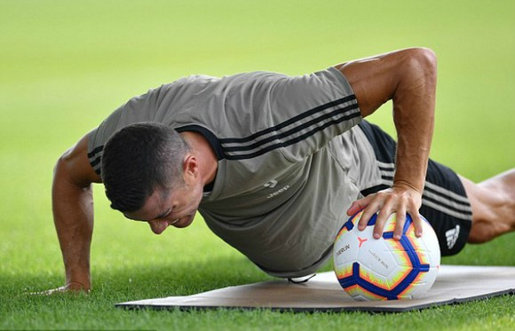 CR7 tập riêng ở Turin ảnh 4