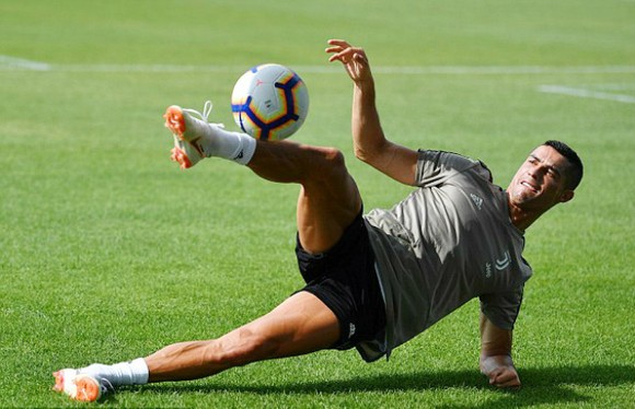 CR7 tập riêng ở Turin ảnh 3