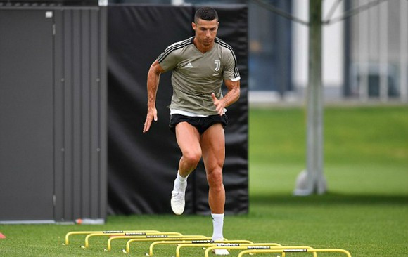 CR7 tập riêng ở Turin ảnh 1