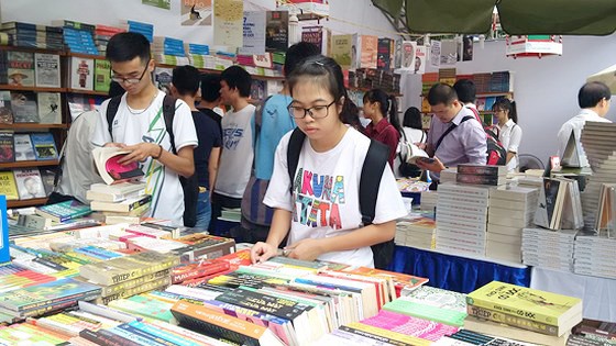 Sách giáo khoa do Nhà nước chi trả sẽ được số hóa ảnh 1