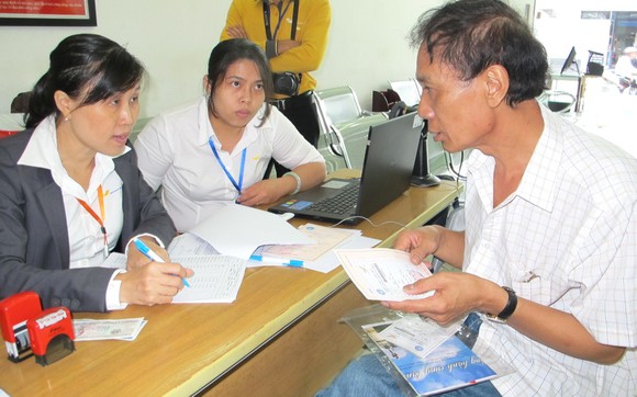 Giám đốc BHXH TPHCM xin lỗi vì chưa thể tăng lương hưu như dự kiến ảnh 1