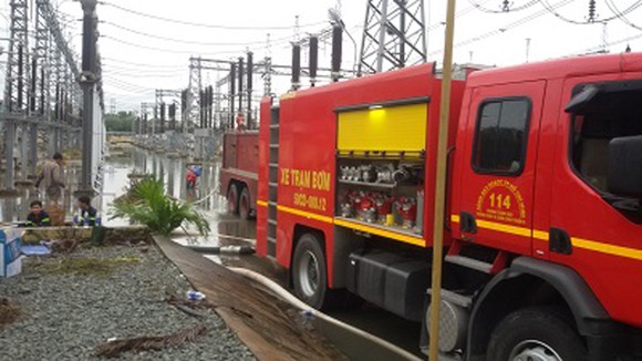 TPHCM có 24 tin báo cháy điện, 1.065 tin báo hút nước chống ngập, cây xanh ngã đổ do bão số 9 ảnh 1
