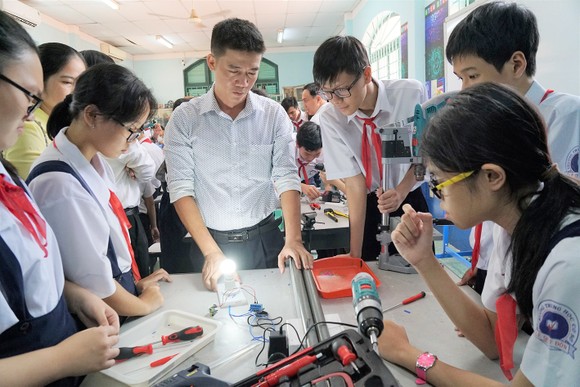 Lấy ý kiến nhân dân về nhiều vấn đề giáo dục ảnh 1