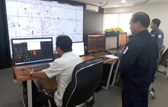 Miệt mài lao động ngày tết ảnh 1