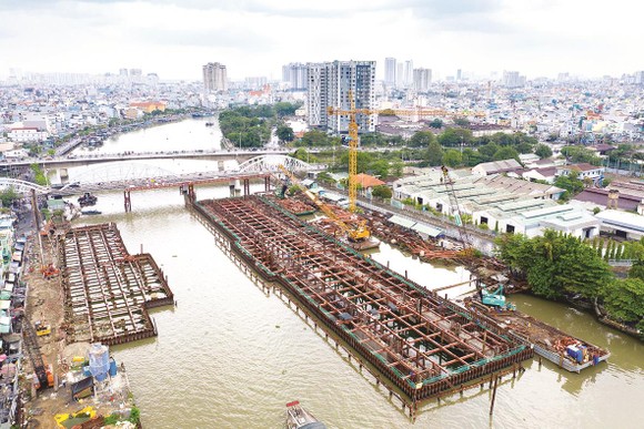 Khẩn trương về đích ảnh 2