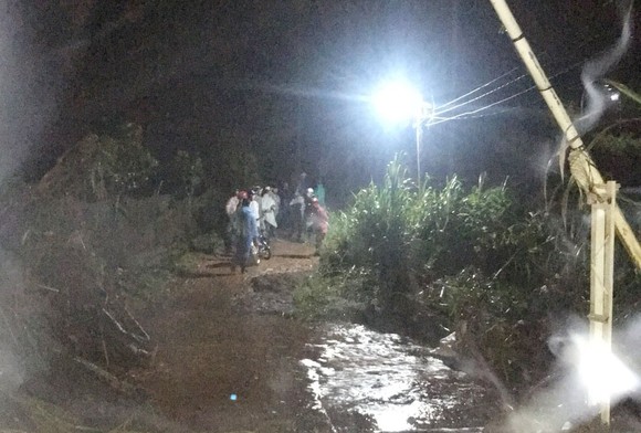 Tìm thấy thi thể nạn nhân cách nơi bị nước cuốn trôi 4km ảnh 2