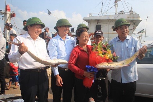 Ngư dân Quảng Trị trúng mẻ cá 7 tỷ đồng ảnh 2