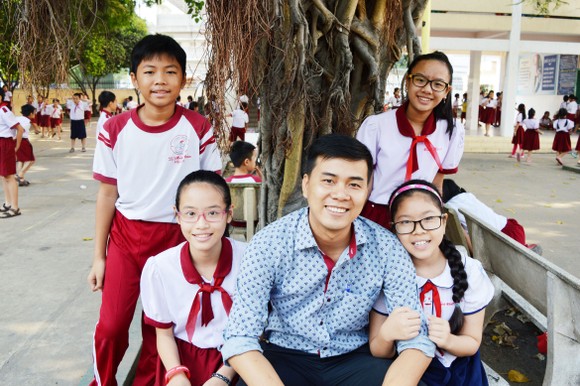 Những người “bạn lớn” của học trò ảnh 1