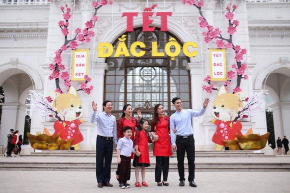 Vui tết gắn kết, sắm quà đắc lộc tại Vincom ảnh 1