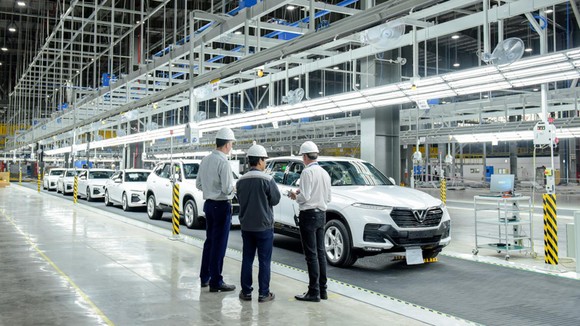 VinFast đưa 155 ô tô Lux ra nước ngoài kiểm thử ảnh 1