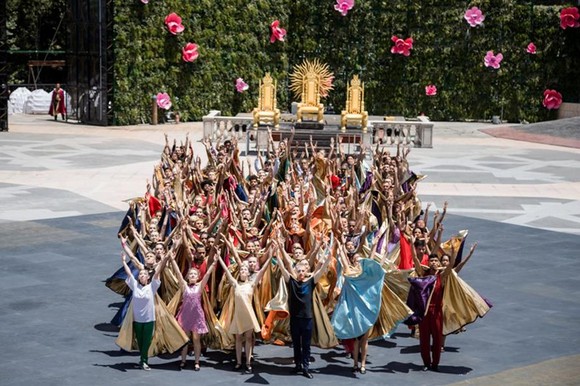Bật mí khoảnh khắc ấn tượng trước show nghệ thuật quy mô ảnh 1