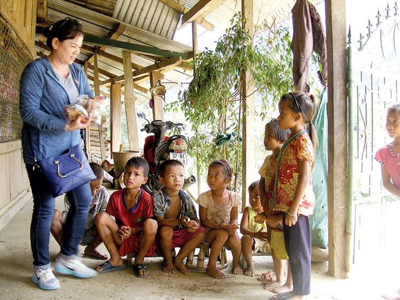 Bừng sáng bản “người ngủ ngồi” ảnh 3