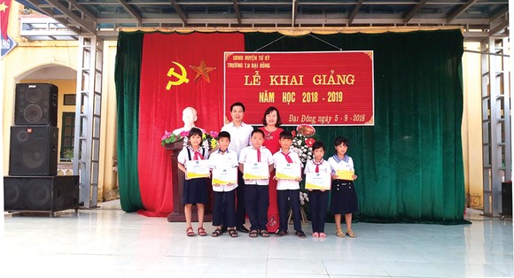 Bảo hiểm PVI trao học bổng, quà tặng và bảo hiểm cho học sinh, sinh viên nhân dịp năm học mới ảnh 2