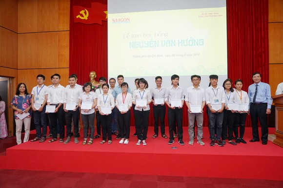 Trao học bổng Nguyễn Văn Hưởng năm 2018: 142 suất học bổng với tổng trị giá 1 tỷ 191 triệu đồng ảnh 3