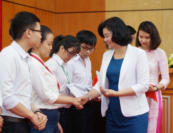 Trao học bổng Nguyễn Văn Hưởng năm 2018: 142 suất học bổng với tổng trị giá 1 tỷ 191 triệu đồng ảnh 4