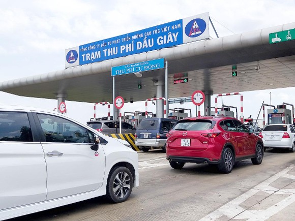 Trạm thu phí bủa vây ảnh 1