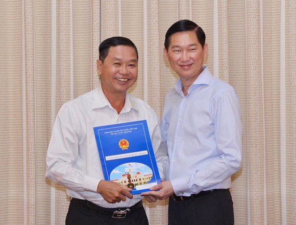 TPHCM trao quyết định nhân sự 7 đơn vị ảnh 2