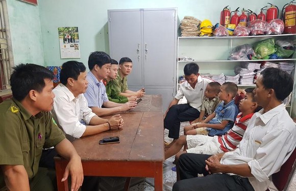 Tìm được 3 cháu bé nghi bị bắt cóc ảnh 1