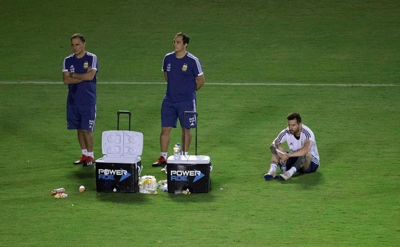 Argentina - Colombia: Ông Scaloni sẽ chơi với “mũi đinh ba” Messi - Aguero - Di Maria ảnh 4