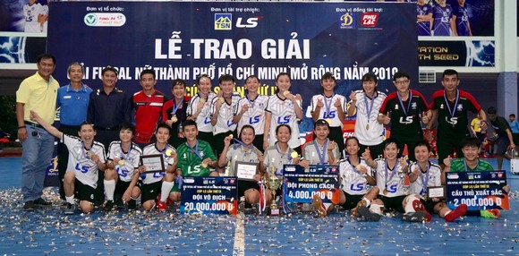 Đội nữ Thái Sơn Nam Quận 8 vô địch giải futsal TPHCM mở rộng 2019 ảnh 5