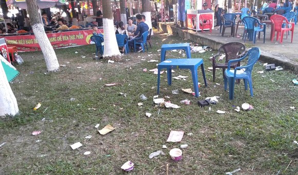 Đà Nẵng: Công viên 29 tháng 3 ngập rác sau tết ảnh 8