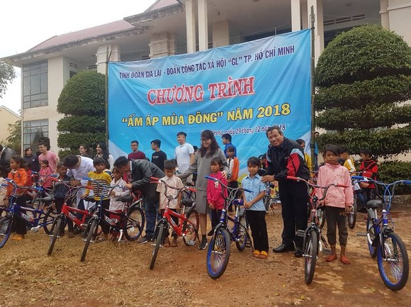 Đem Ấm áp mùa đông đến với đồng bào các dân tộc Gia Lai ảnh 2