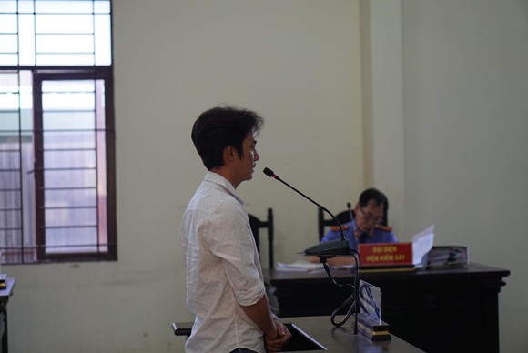 Tài xế tông gãy barie trạm thu phí BOT An Sương lãnh án 18 tháng tù ảnh 1