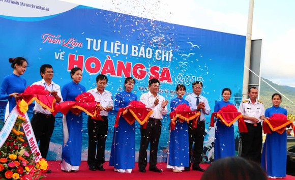 284 bài báo, tư liệu được trưng bày tại Triển lãm “Tư liệu báo chí về Hoàng Sa” ảnh 1