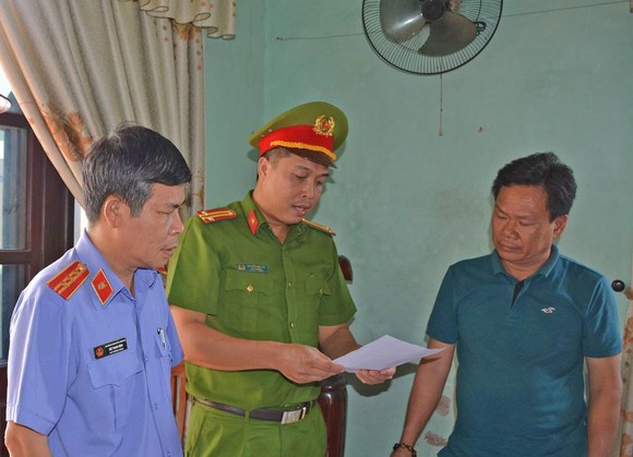 Gây thiệt hại hơn 4 tỷ đồng, 3 cán bộ ở Quảng Nam bị bắt giam ảnh 1