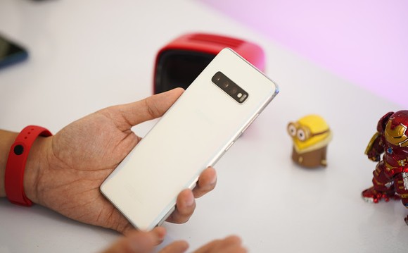 Người dùng Galaxy S9 Plus tiết kiệm đến 6,7 triệu khi lên đời Galaxy S10 Plus tại Di Động Việt ảnh 1