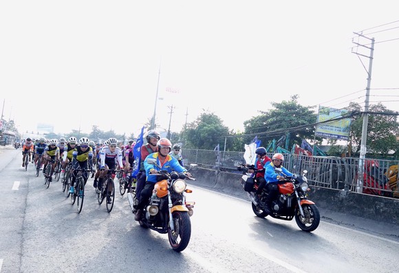 Cuộc đua xe đạp nữ Truyền hình An Giang: Các cô gái Hàn Quốc tỏ rõ tham vọng ảnh 1