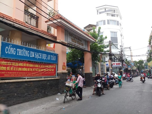 Phòng GD-ĐT và nhà trường nói gì về vụ giáo viên bắt học sinh tự tát 32 cái? ảnh 1