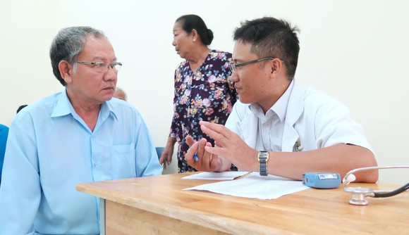 TPHCM tặng mỗi Mẹ Việt Nam Anh hùng 2 triệu đồng dịp 27-7 ảnh 2