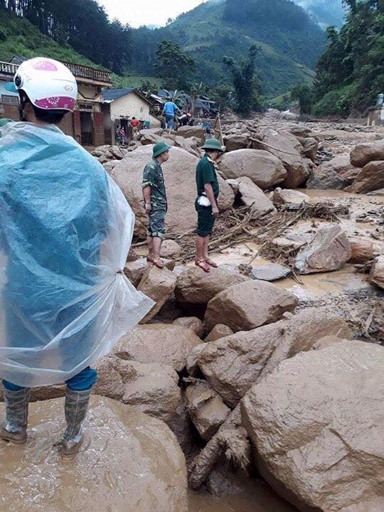 33 dead & missing reported after flashflood ảnh 2