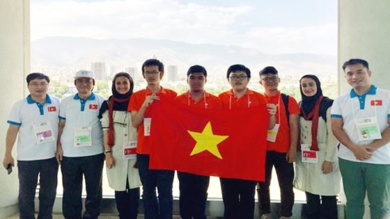 VN wins one gold, two bronze medals at Int’l Informatics Olympiad ảnh 1