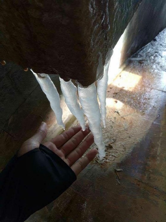 Massive cold spell to bring frost in Fansipan ảnh 1