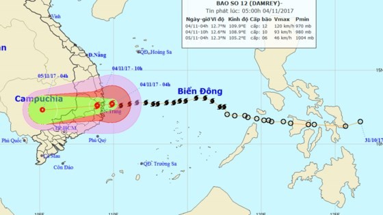 Typhoon Damrey makes landfall causing heavy rainfall, power outage ảnh 1