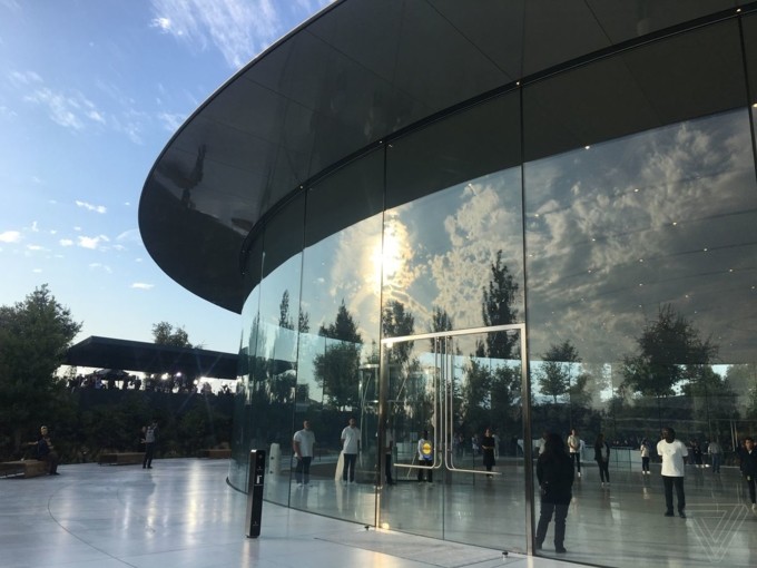 iPhone 8/8 Plus và iPhone X chính thức được ra mắt ảnh 118