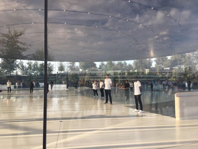 iPhone 8/8 Plus và iPhone X chính thức được ra mắt ảnh 120