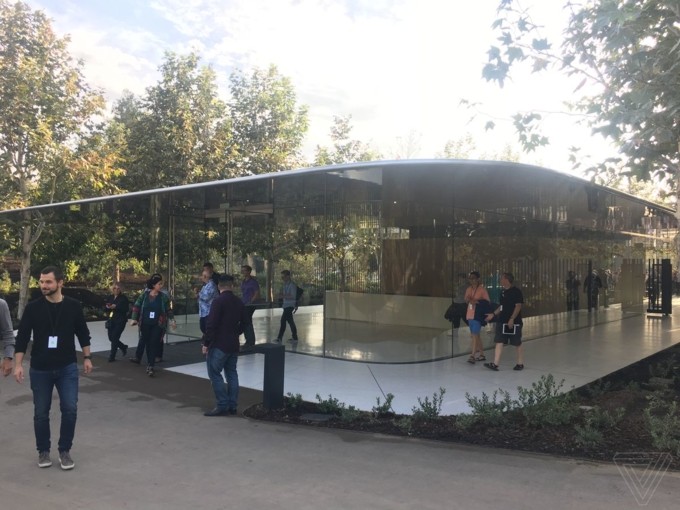 iPhone 8/8 Plus và iPhone X chính thức được ra mắt ảnh 122