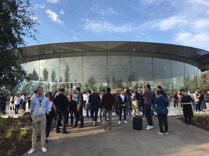 iPhone 8/8 Plus và iPhone X chính thức được ra mắt ảnh 128