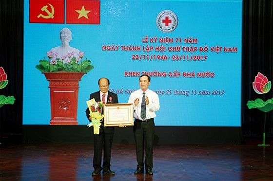 Tôn vinh 71 gương điển hình Hoa việc thiện năm 2017 ảnh 1