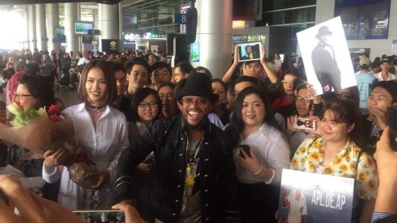 Fan Việt nô nức đón thành viên Black Eyed Peas ảnh 2