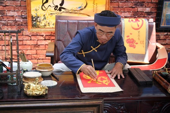 Phố ông Đồ Mậu Tuất rộn ràng ngày cận Tết ảnh 3
