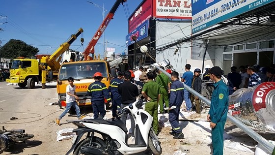 Tai nạn thảm khá»c trên QL 20, Ãt nhất 5 ngưá»i tá» vong tại chỠảnh 1