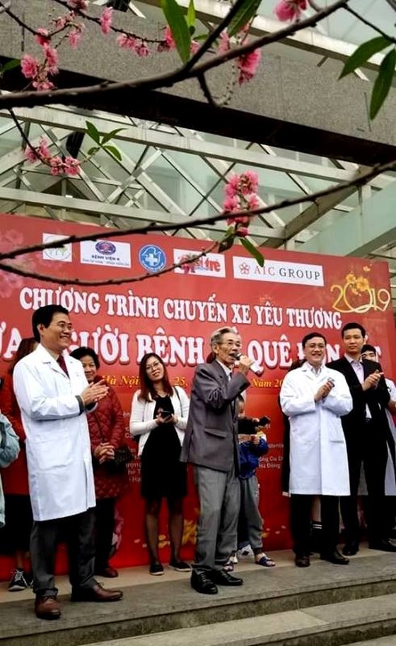 Loving bus fleets bring patients back hometown on Tet holiday ảnh 1