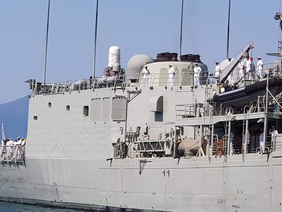 Australian royal navy ships conduct goodwill visit to Vietnam ảnh 1